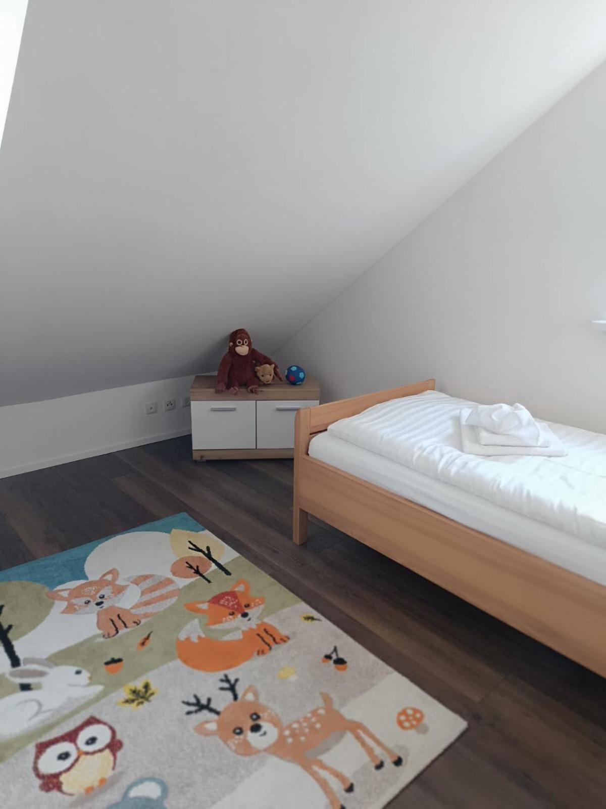 Moderne Ferienwohnung Fuer Familien Im Dachgeschoss 보사우 외부 사진