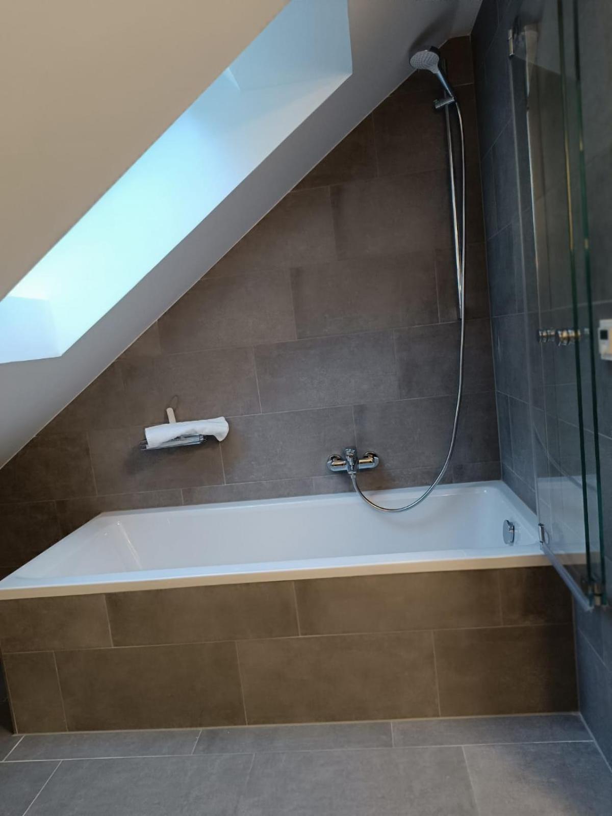 Moderne Ferienwohnung Fuer Familien Im Dachgeschoss 보사우 외부 사진