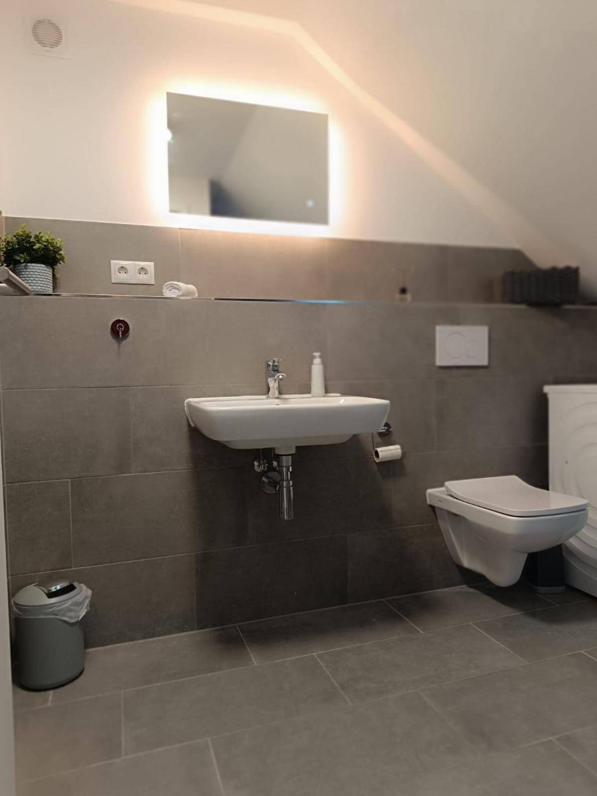 Moderne Ferienwohnung Fuer Familien Im Dachgeschoss 보사우 외부 사진