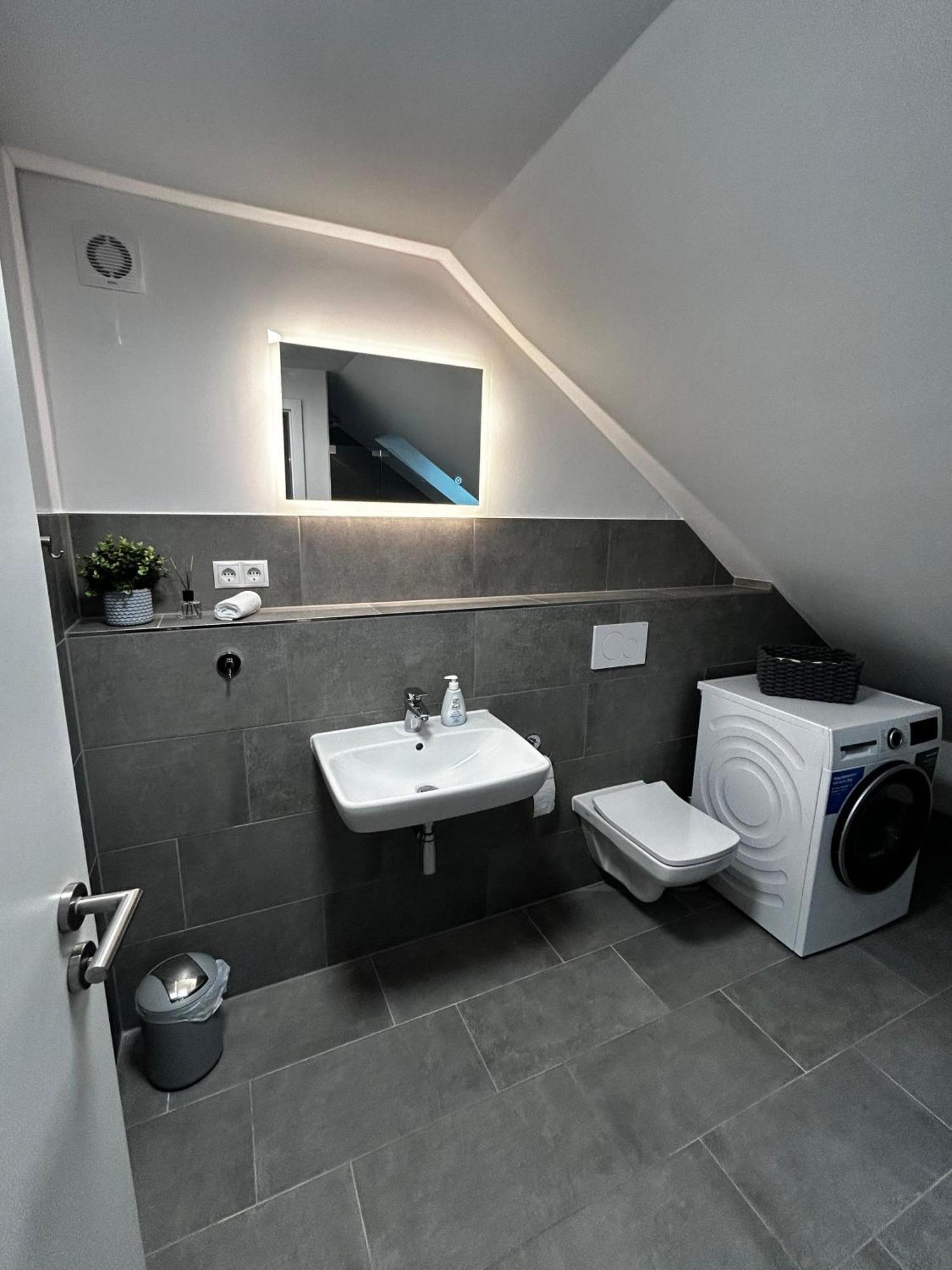Moderne Ferienwohnung Fuer Familien Im Dachgeschoss 보사우 외부 사진