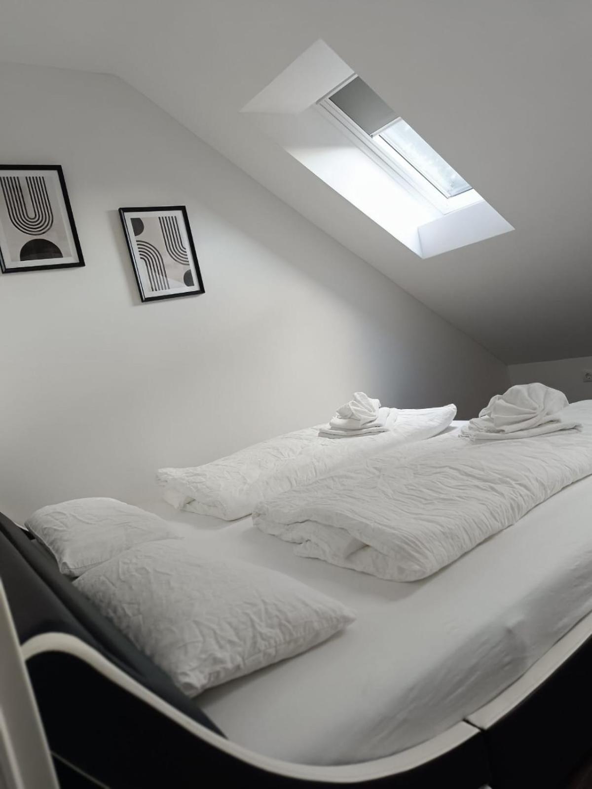 Moderne Ferienwohnung Fuer Familien Im Dachgeschoss 보사우 외부 사진
