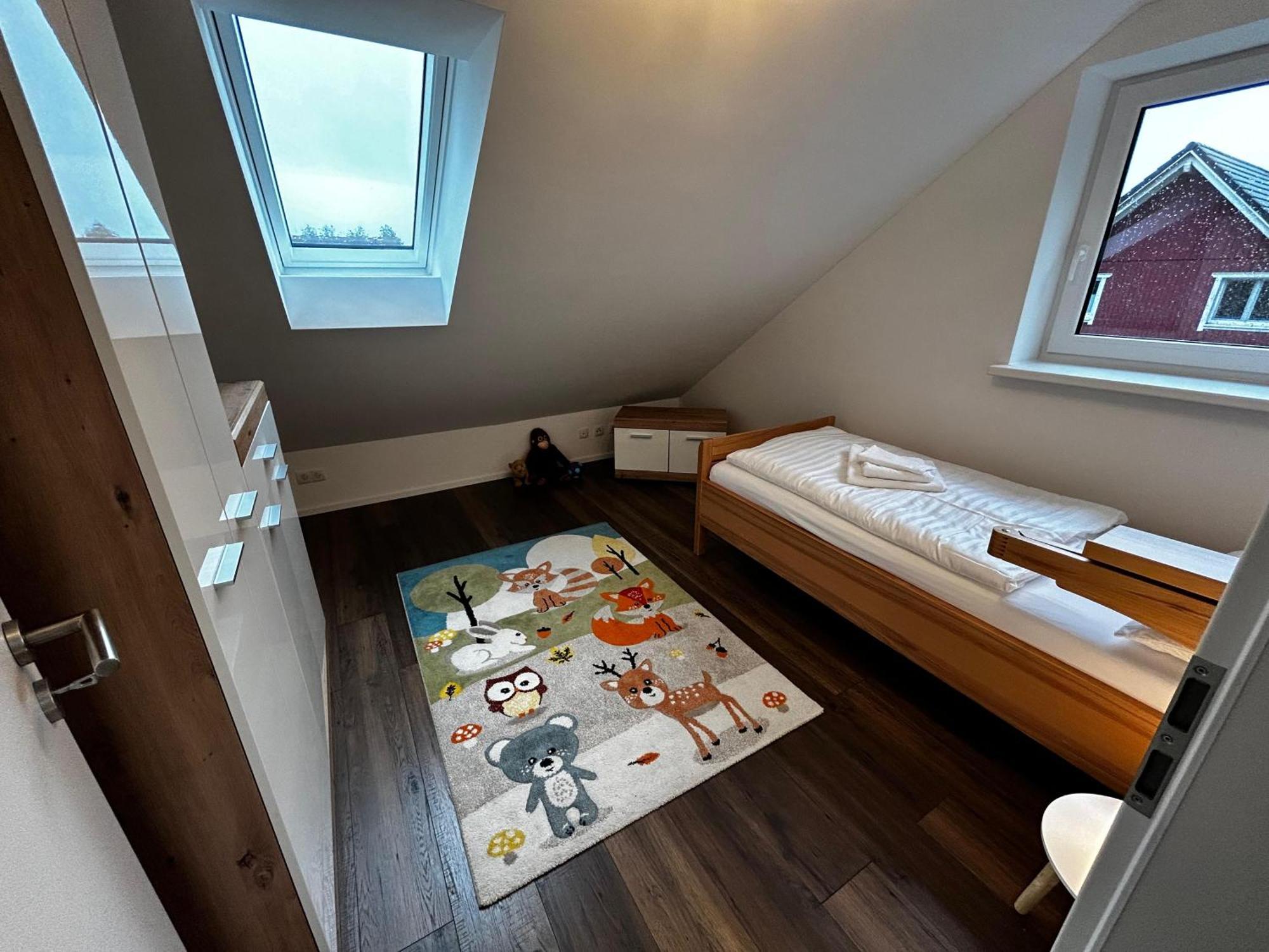 Moderne Ferienwohnung Fuer Familien Im Dachgeschoss 보사우 외부 사진