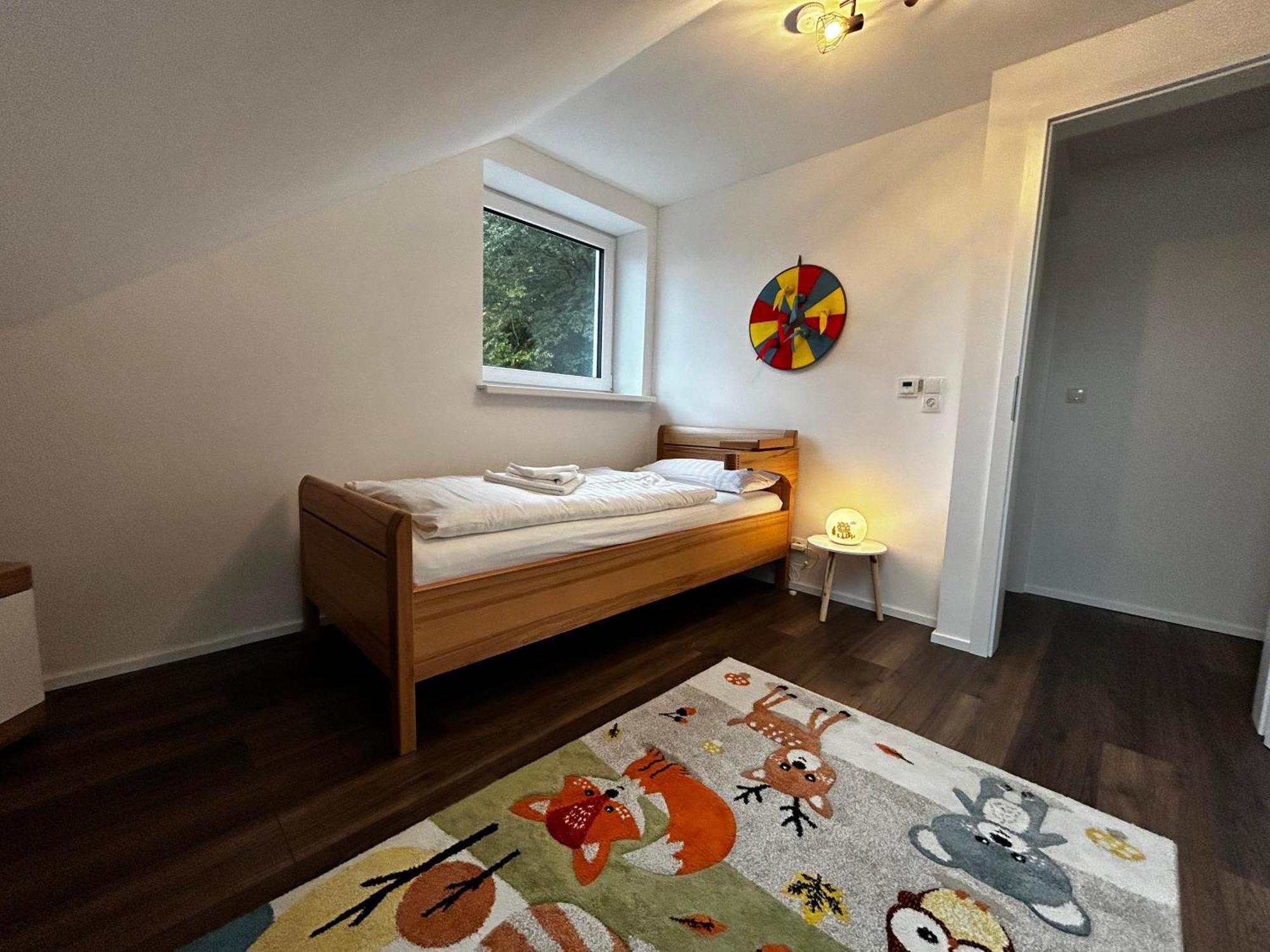 Moderne Ferienwohnung Fuer Familien Im Dachgeschoss 보사우 외부 사진